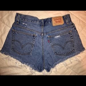Light Wash Vintage Levi Jean Shorts Distressed